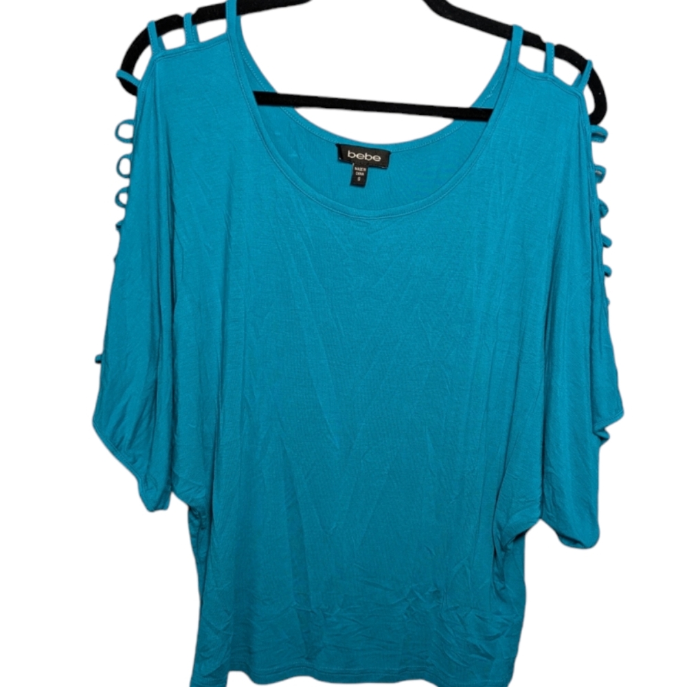 Bebe Capri Breeze Blue Cut-Out Sleeve Top 💙✨🌴